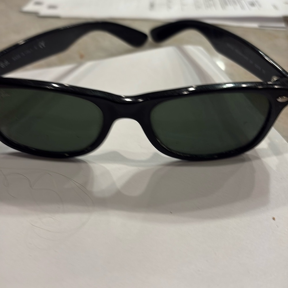 Classic wafer ray ban sunglasses worn with love. Vintage they are authentic